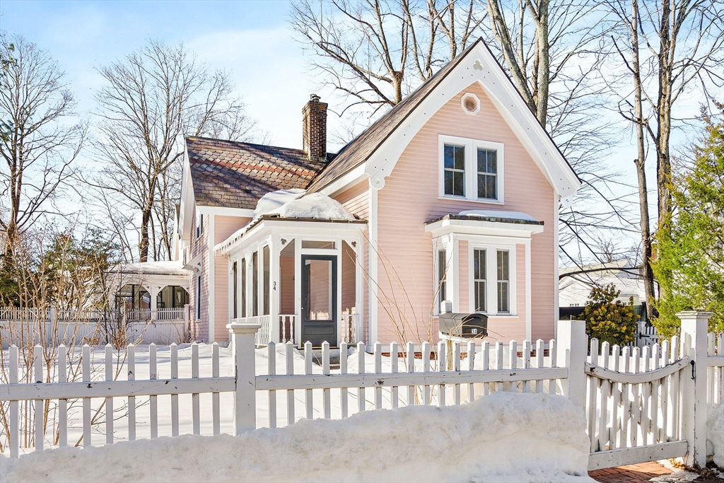 32 - 34 Thoreau Street, Concord, Massachusetts, 4 Bedrooms Bedrooms, 11 Rooms Rooms,3 BathroomsBathrooms,Residential Income,For Sale,Thoreau Street,73483957