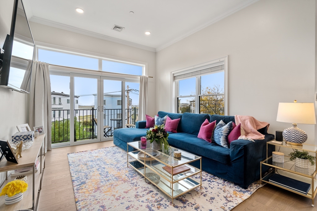 130 Coleridge St, Boston, Massachusetts, 2 Bedrooms Bedrooms, 4 Rooms Rooms,2 BathroomsBathrooms,Residential,For Sale,Coleridge St,73484023