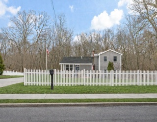 702 Arcade Avenue, Seekonk, Massachusetts, 3 Bedrooms Bedrooms, 7 Rooms Rooms,2 BathroomsBathrooms,Residential,For Sale,Arcade Avenue,73484027