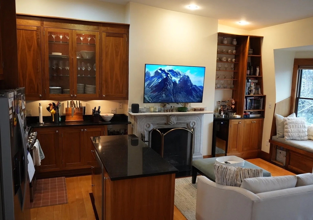 11 Milford St., Boston, Massachusetts, 2 Bedrooms Bedrooms, 3 Rooms Rooms,1 BathroomBathrooms,Residential Lease,For Rent,Milford St.,73475957