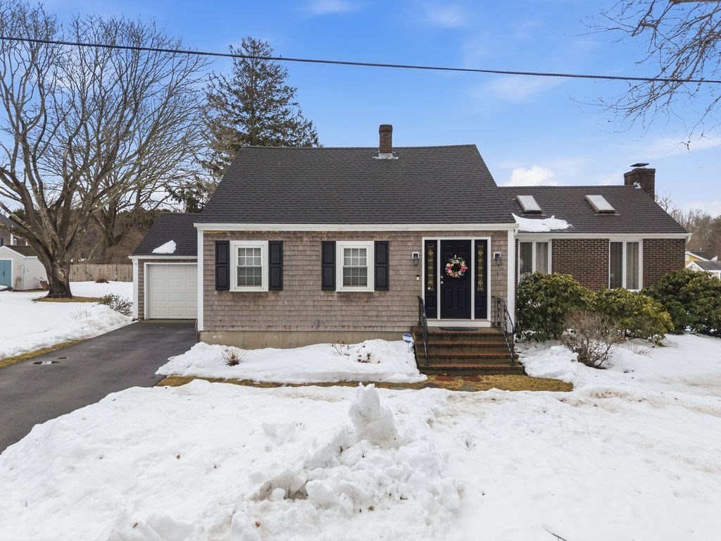 1 Newton St, Dartmouth, Massachusetts, 3 Bedrooms Bedrooms, 6 Rooms Rooms,2.5 BathroomsBathrooms,Residential,For Sale,Newton St,73484053