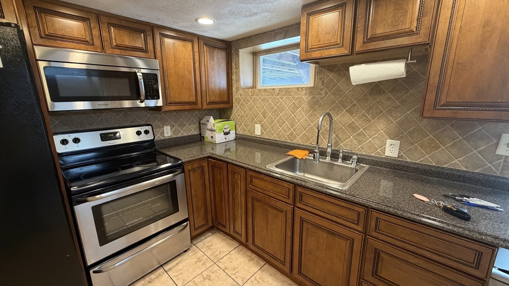 103 Malden Street, Revere, Massachusetts, 1 Bedroom Bedrooms, 3 Rooms Rooms,1 BathroomBathrooms,Residential Lease,For Rent,Malden Street,73484063