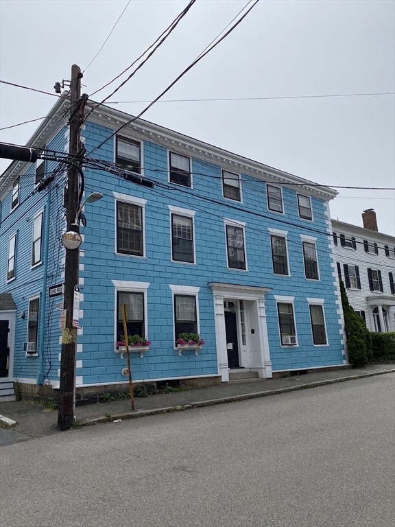 52 Washington, Marblehead, Massachusetts, 2 Bedrooms Bedrooms, 4 Rooms Rooms,1 BathroomBathrooms,Residential Lease,For Rent,Washington,73484067