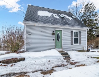 40 Berkshire Avenue, Southwick, Massachusetts, 4 Bedrooms Bedrooms, 6 Rooms Rooms,2 BathroomsBathrooms,Residential,For Sale,Berkshire Avenue,73484068