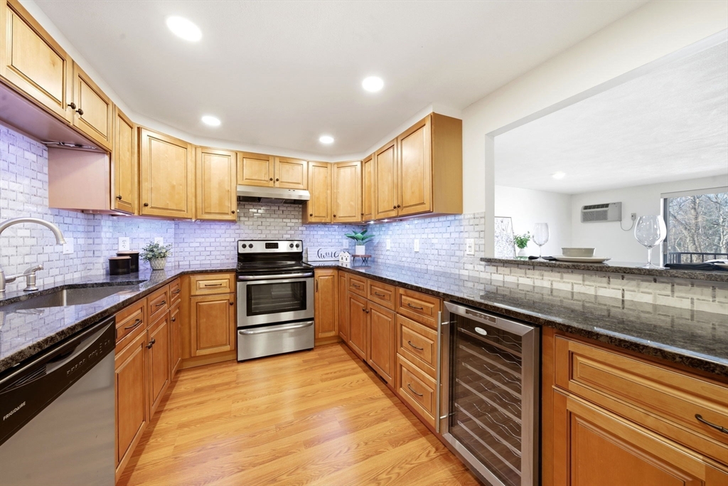 9 Broadway, Saugus, Massachusetts, 1 Bedroom Bedrooms, 4 Rooms Rooms,1 BathroomBathrooms,Residential,For Sale,Broadway,73484092