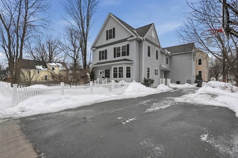 5 Reynolds Avenue, Natick, Massachusetts, 4 Bedrooms Bedrooms, 7 Rooms Rooms,2.5 BathroomsBathrooms,Residential,For Sale,Reynolds Avenue,73484040