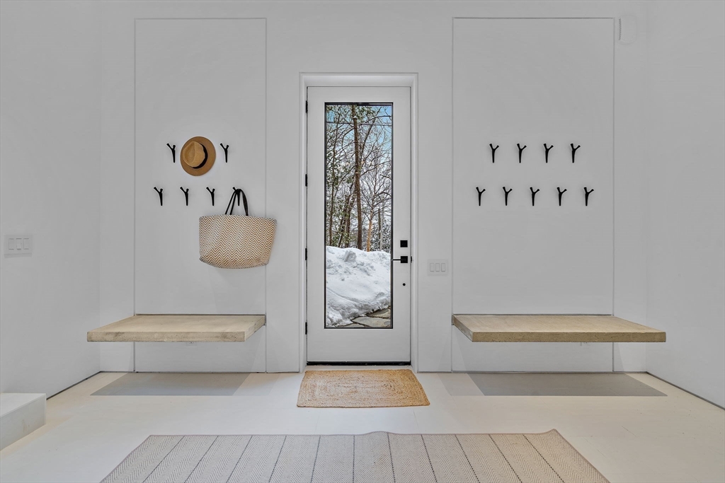 56 Seymour Street, Concord, Massachusetts, 2 Bedrooms Bedrooms, 4 Rooms Rooms,2.5 BathroomsBathrooms,Residential,For Sale,Seymour Street,73484094