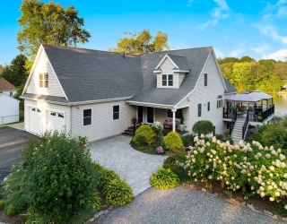 1 Diamond St., North Attleboro, Massachusetts, 4 Bedrooms Bedrooms, 12 Rooms Rooms,3 BathroomsBathrooms,Residential,For Sale,Diamond St.,73484141