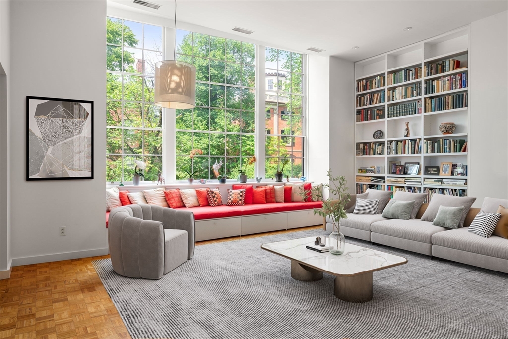 72 Mt Vernon, Boston, Massachusetts, 2 Bedrooms Bedrooms, 5 Rooms Rooms,2 BathroomsBathrooms,Residential,For Sale,Mt Vernon,73393837