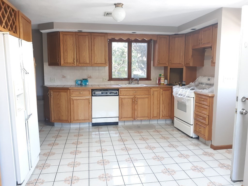 103 Malden Street, Revere, Massachusetts, 3 Bedrooms Bedrooms, 5 Rooms Rooms,1 BathroomBathrooms,Residential Lease,For Rent,Malden Street,73484188