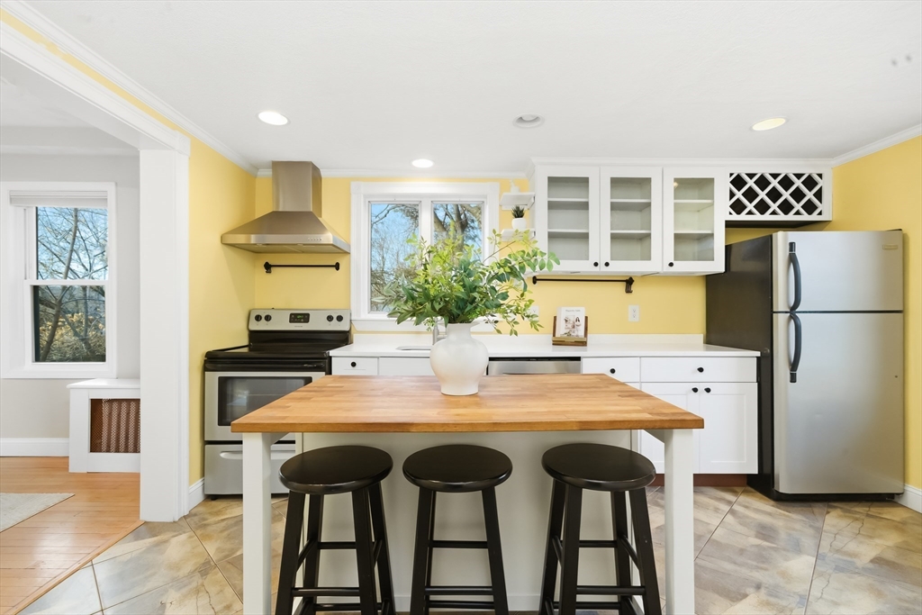 49 Spruce St, Winchester, Massachusetts, 3 Bedrooms Bedrooms, 7 Rooms Rooms,1.5 BathroomsBathrooms,Residential,For Sale,Spruce St,73468847