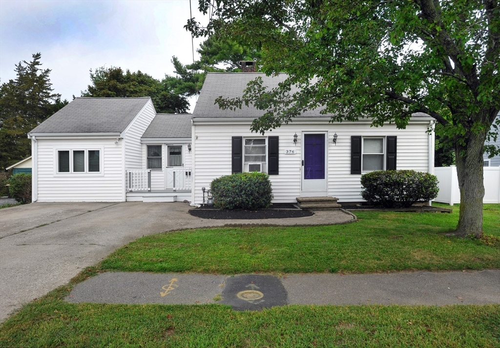 376 Pleasant Street, Weymouth, Massachusetts, 3 Bedrooms Bedrooms, 7 Rooms Rooms,1 BathroomBathrooms,Residential,For Sale,Pleasant Street,73457944