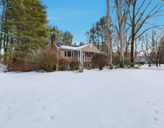 203 Green Hill Rd, Longmeadow, Massachusetts, 4 Bedrooms Bedrooms, 8 Rooms Rooms,2.5 BathroomsBathrooms,Residential,For Sale,Green Hill Rd,73467035