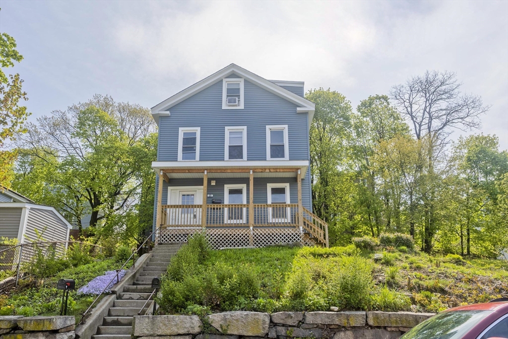 107 Eastern Ave, Worcester, Massachusetts, 5 Bedrooms Bedrooms, 11 Rooms Rooms,2 BathroomsBathrooms,Residential Income,For Sale,Eastern Ave,73469567