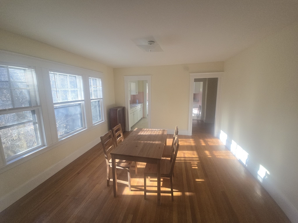 281 Lowell Avenue, Newton, Massachusetts, 3 Bedrooms Bedrooms, 8 Rooms Rooms,1.5 BathroomsBathrooms,Residential Lease,For Rent,Lowell Avenue,73463290