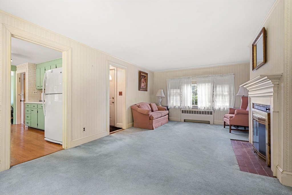 10 Maple St, Wenham, Massachusetts, 4 Bedrooms Bedrooms, 10 Rooms Rooms,2 BathroomsBathrooms,Residential,For Sale,Maple St,73402227