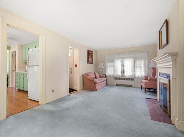 10 Maple St, Wenham, Massachusetts, 4 Bedrooms Bedrooms, 10 Rooms Rooms,2 BathroomsBathrooms,Residential,For Sale,Maple St,73402227