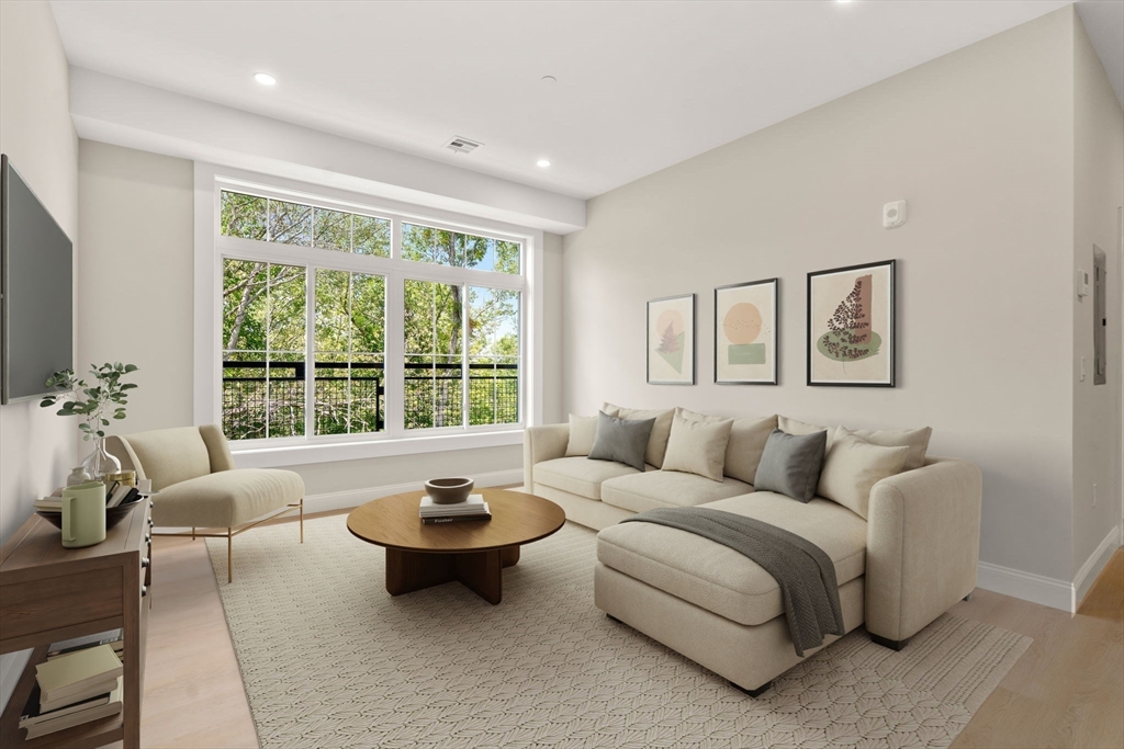 7 Cross St, Wilmington, Massachusetts, 1 Bedroom Bedrooms, 4 Rooms Rooms,1 BathroomBathrooms,Residential,For Sale,Cross St,73484272