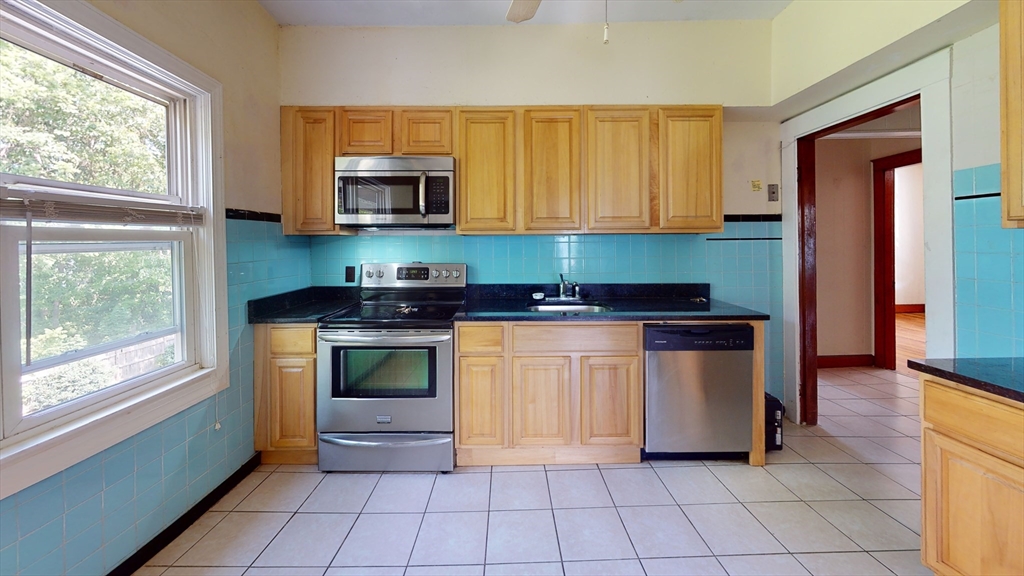 48 Oak, Dedham, Massachusetts, 3 Bedrooms Bedrooms, 4 Rooms Rooms,1 BathroomBathrooms,Residential Lease,For Rent,Oak,73484279