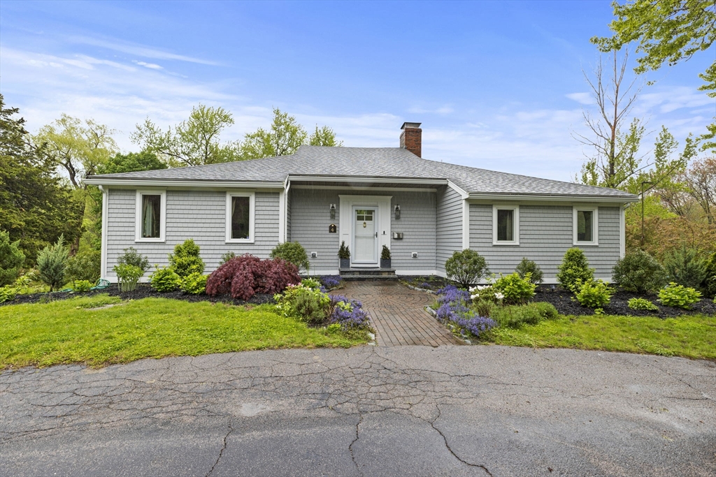 4 Cushing St, Hingham, Massachusetts, 4 Bedrooms Bedrooms, 6 Rooms Rooms,4 BathroomsBathrooms,Residential Lease,For Rent,Cushing St,73484201