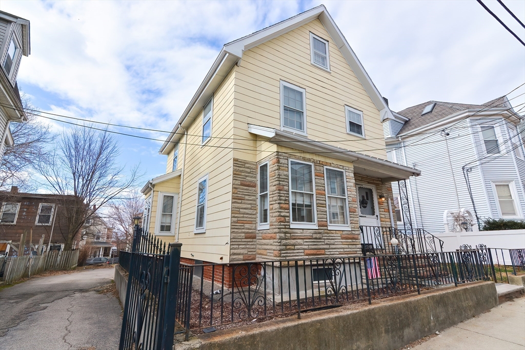 84 Partridge Ave, Somerville, Massachusetts, 3 Bedrooms Bedrooms, 6 Rooms Rooms,1.5 BathroomsBathrooms,Residential,For Sale,Partridge Ave,73484204
