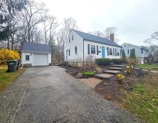61 Ledgewood Rd, Dedham, Massachusetts, 4 Bedrooms Bedrooms, 7 Rooms Rooms,2 BathroomsBathrooms,Residential Lease,For Rent,Ledgewood Rd,73484206