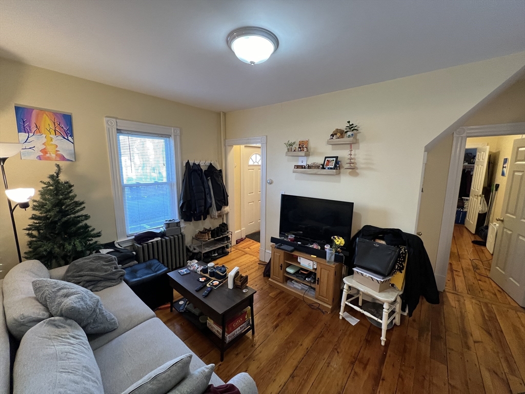6 White St Place, Cambridge, Massachusetts, 2 Bedrooms Bedrooms, 5 Rooms Rooms,2 BathroomsBathrooms,Residential Lease,For Rent,White St Place,73484236