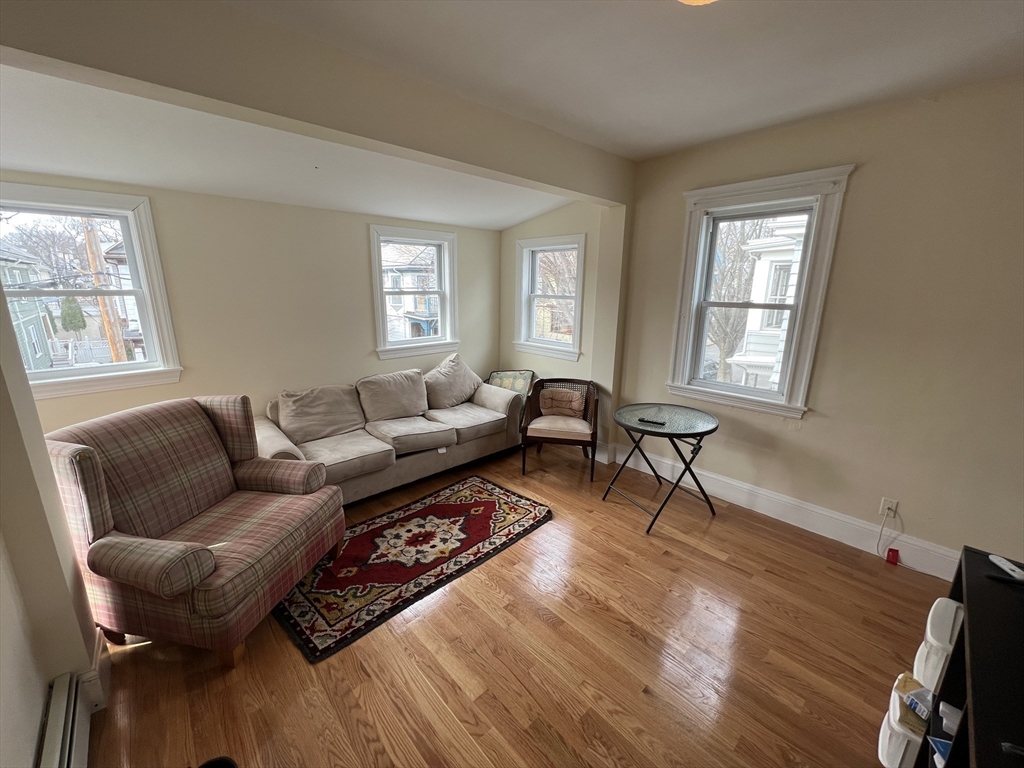 11 Burnham St, Somerville, Massachusetts, 2 Bedrooms Bedrooms, 4 Rooms Rooms,1 BathroomBathrooms,Residential Lease,For Rent,Burnham St,73484248