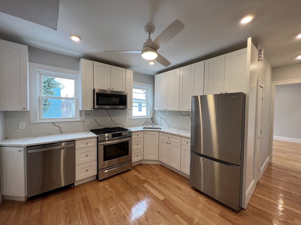 11 Burnham St, Somerville, Massachusetts, 3 Bedrooms Bedrooms, 5 Rooms Rooms,2 BathroomsBathrooms,Residential Lease,For Rent,Burnham St,73484245