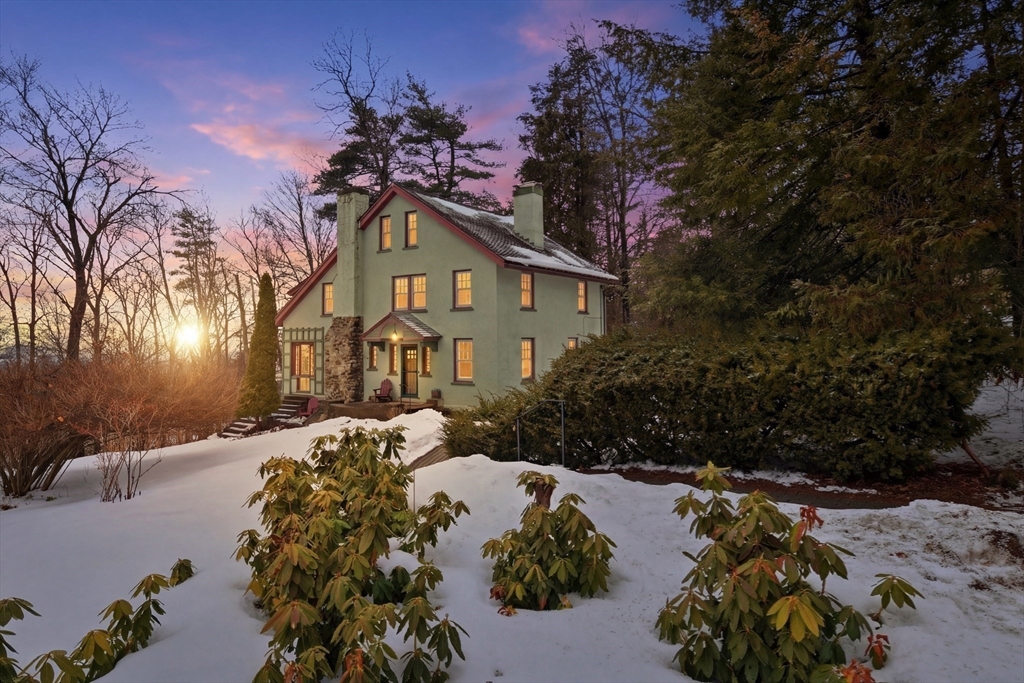 50 Mount Pleasant, Amherst, Massachusetts, 5 Bedrooms Bedrooms, 10 Rooms Rooms,2.5 BathroomsBathrooms,Residential,For Sale,Mount Pleasant,73484288