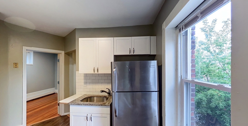 4A Weld Ave, Boston, Massachusetts, 3 Bedrooms Bedrooms, 6 Rooms Rooms,1 BathroomBathrooms,Residential Lease,For Rent,Weld Ave,73468395