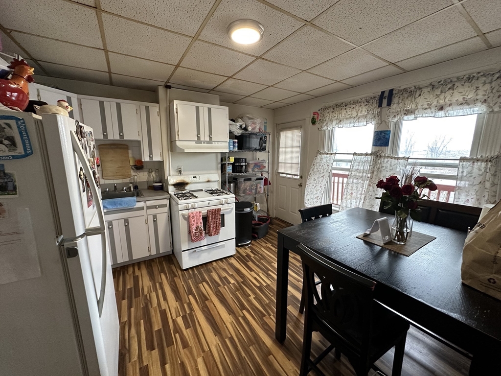 41 Louis St, Chelsea, Massachusetts, 2 Bedrooms Bedrooms, 5 Rooms Rooms,1 BathroomBathrooms,Residential Lease,For Rent,Louis St,73484295