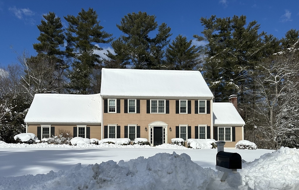 4 Haydn Ln, Walpole, Massachusetts, 4 Bedrooms Bedrooms, 8 Rooms Rooms,2.5 BathroomsBathrooms,Residential,For Sale,Haydn Ln,73480187