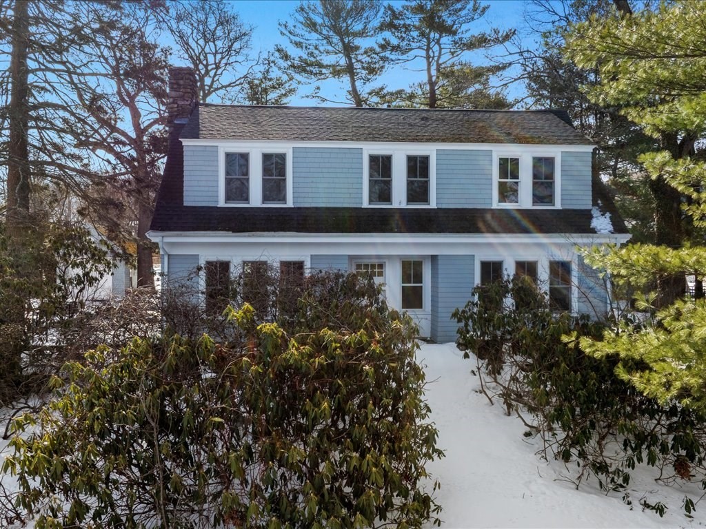 207 Pleasant Street, Milton, Massachusetts, 4 Bedrooms Bedrooms, 10 Rooms Rooms,2 BathroomsBathrooms,Residential,For Sale,Pleasant Street,73484306