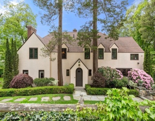 85 Gate House Road, Newton, Massachusetts, 5 Bedrooms Bedrooms, 14 Rooms Rooms,5.5 BathroomsBathrooms,Residential,For Sale,Gate House Road,73484332