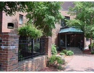 123 Elm St, Quincy, Massachusetts, 2 Bedrooms Bedrooms, 4 Rooms Rooms,1.5 BathroomsBathrooms,Residential Lease,For Rent,Elm St,73484333