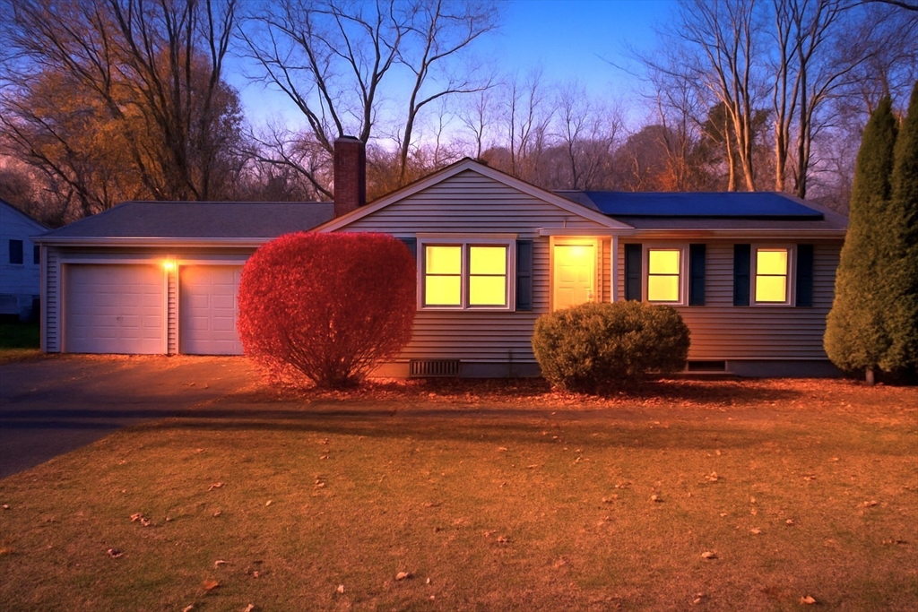 186 Bolton St, Springfield, Massachusetts, 3 Bedrooms Bedrooms, 8 Rooms Rooms,2 BathroomsBathrooms,Residential,For Sale,Bolton St,73477563