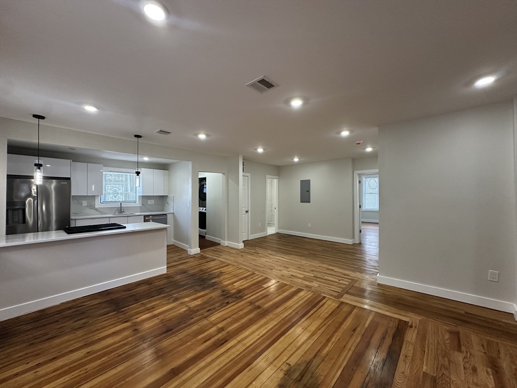 34-36 Abbotsfield St, Boston, Massachusetts, 4 Bedrooms Bedrooms, 8 Rooms Rooms,2 BathroomsBathrooms,Residential Lease,For Rent,Abbotsfield St,73484358