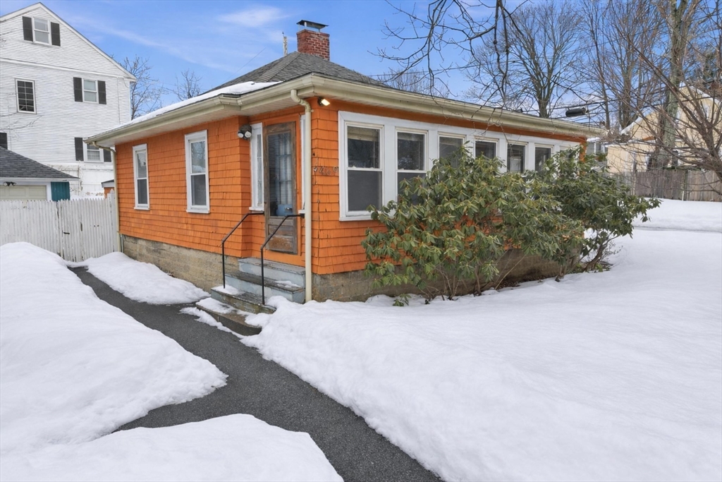 469 Loring Ave, Salem, Massachusetts, 1 Bedroom Bedrooms, 4 Rooms Rooms,2 BathroomsBathrooms,Residential,For Sale,Loring Ave,73484368