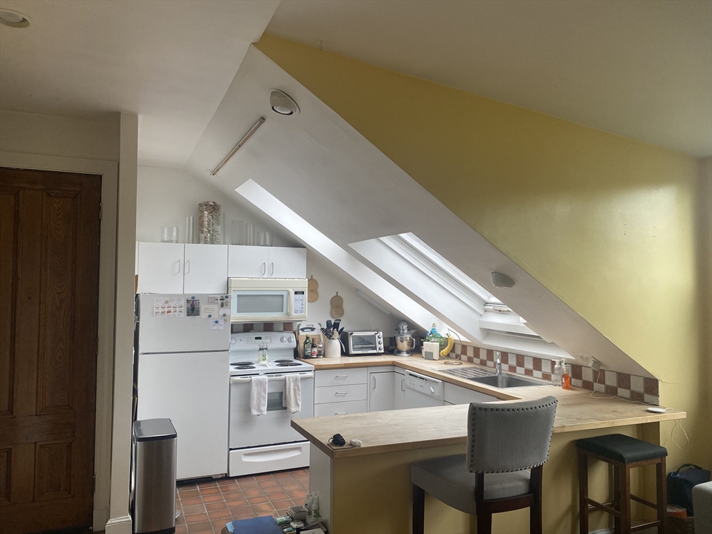 676 Massachusetts Ave, Boston, Massachusetts, 2 Bedrooms Bedrooms, 4 Rooms Rooms,2 BathroomsBathrooms,Residential Lease,For Rent,Massachusetts Ave,73484418