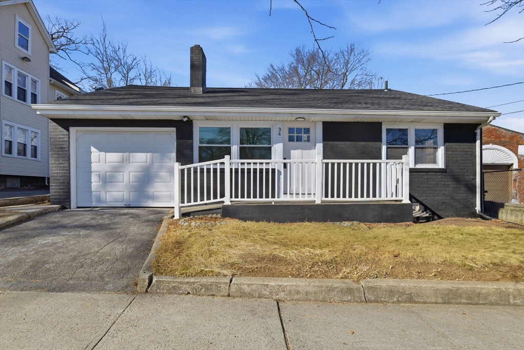 34 Elsie St, Springfield, Massachusetts, 4 Bedrooms Bedrooms, 7 Rooms Rooms,1.5 BathroomsBathrooms,Residential,For Sale,Elsie St,73484419