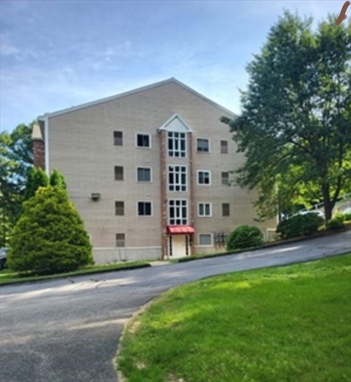 44 Maria Ave, Southbridge, Massachusetts, 2 Bedrooms Bedrooms, 4 Rooms Rooms,1 BathroomBathrooms,Residential,For Sale,Maria Ave,73484428