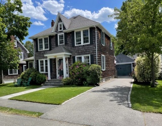 16 Pickwick Road, Marblehead, Massachusetts, 4 Bedrooms Bedrooms, 7 Rooms Rooms,2.5 BathroomsBathrooms,Residential,For Sale,Pickwick Road,73484415