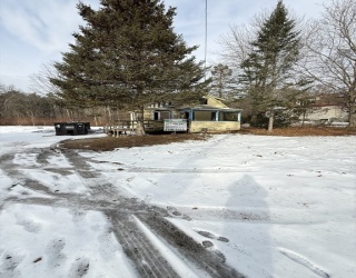 890 Amesbury Road, Haverhill, Massachusetts, 2 Bedrooms Bedrooms, 5 Rooms Rooms,1 BathroomBathrooms,Residential,For Sale,Amesbury Road,73484378