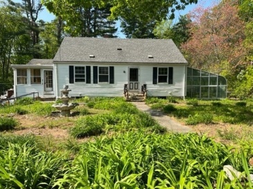 139 Eastern Ave, Essex, Massachusetts, 3 Bedrooms Bedrooms, 8 Rooms Rooms,1.5 BathroomsBathrooms,Residential,For Sale,Eastern Ave,73119024