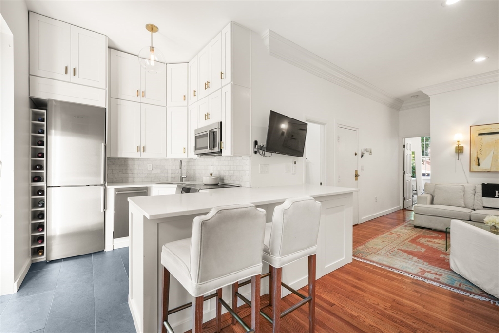 66 Appleton St, Boston, Massachusetts, 1 Bedroom Bedrooms, 3 Rooms Rooms,1 BathroomBathrooms,Residential Lease,For Rent,Appleton St,73482976