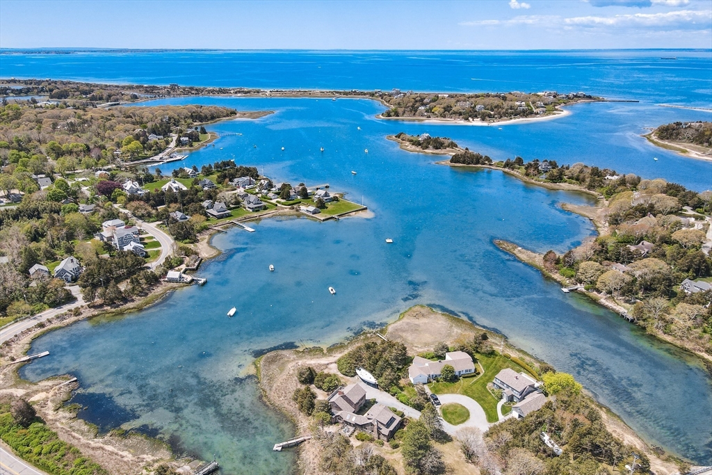 102 Nashawena St, Falmouth, Massachusetts, 3 Bedrooms Bedrooms, 7 Rooms Rooms,2 BathroomsBathrooms,Residential,For Sale,Nashawena St,73484479