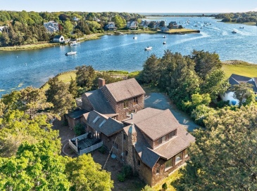 102 Nashawena St, Falmouth, Massachusetts, 3 Bedrooms Bedrooms, 7 Rooms Rooms,2 BathroomsBathrooms,Residential,For Sale,Nashawena St,73484479