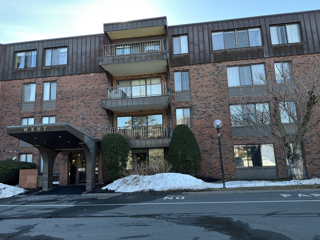 1004 Paradise Rd, Swampscott, Massachusetts, 1 Bedroom Bedrooms, 4 Rooms Rooms,1 BathroomBathrooms,Residential,For Sale,Paradise Rd,73484487