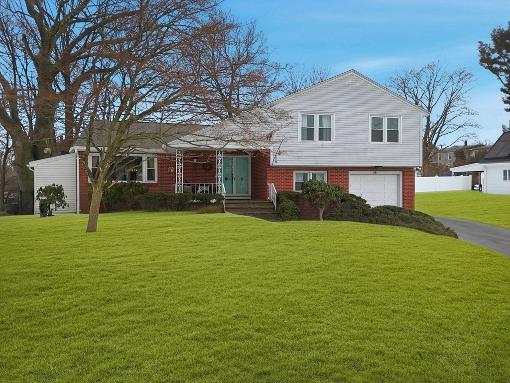 14 Emmons St, Milford, Massachusetts, 4 Bedrooms Bedrooms, 9 Rooms Rooms,3 BathroomsBathrooms,Residential,For Sale,Emmons St,73484494